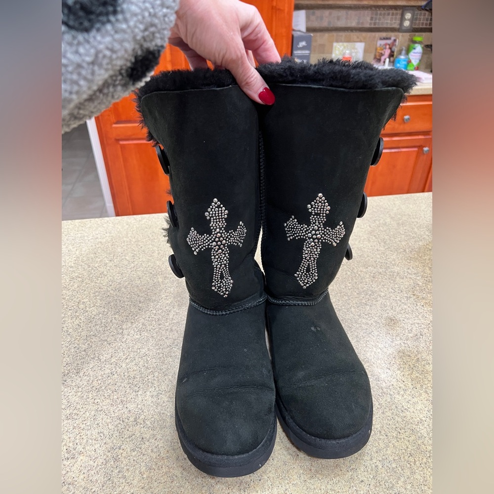 UGG Custom Designed Black Suede Three Button Bailey Boots with Fur Trim Vintage